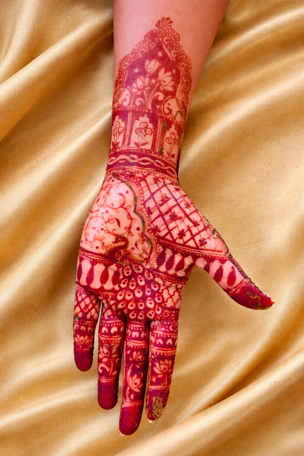 Elegant bridal henna design